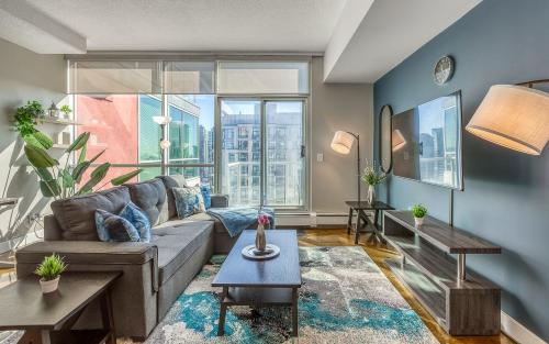 Cozy 2BR Condo with King Bed and City Views