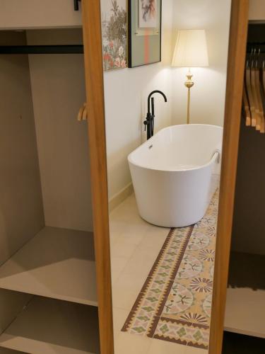 Double Room with Balcony image 10