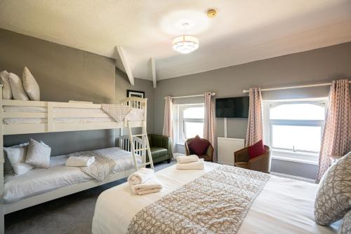 The Central Hotel - image 14