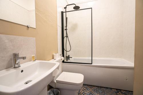 The Central Hotel - image 6