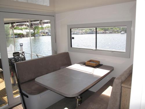 Hausboot MAX by fewo-plan HENN101 in เฮนนิจสดอร์ฟ