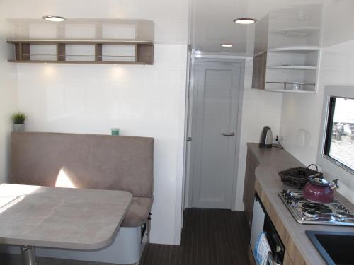 Hausboot MAX by fewo-plan HENN101 in เฮนนิจสดอร์ฟ