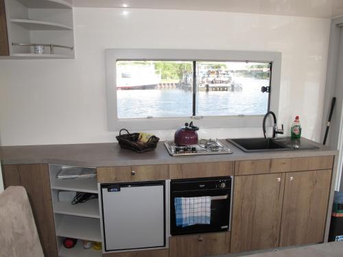 Hausboot MAX by fewo-plan HENN101 in เฮนนิจสดอร์ฟ