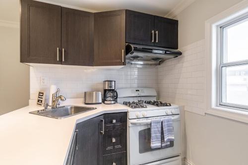 Pet-Friendly 3BR Apartment - Ossington Ave