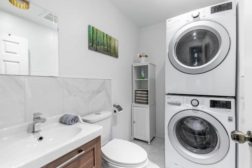 Pet-Friendly 3BR Apartment - Ossington Ave