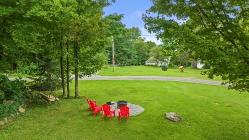 Luxury 3BR Cabin with Patio FirePit and BBQ