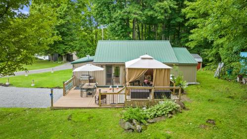 Luxury 3BR Cabin with Patio FirePit and BBQ