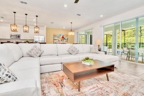 Stunning 9BR Home - Family Resort with Private Pool, Hot Tub, Games room and BBQ! detail