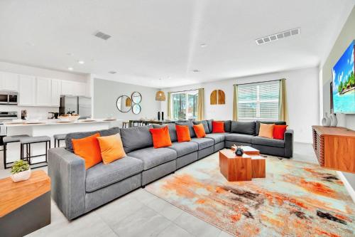 10BR Resort Home - Pool Hot tub Games - Near Disney