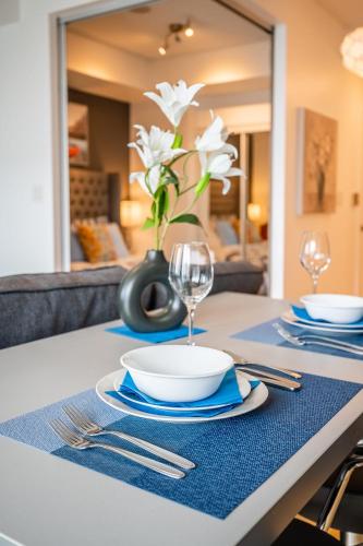 1BR Luxury Condo - Downtown Toronto near สวนสนุกเซ็นเตอวิล