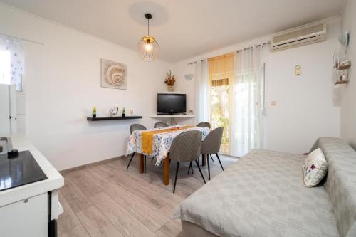 2 bedrooms, 3 beds
