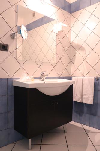 Hotel Ancora - image 11