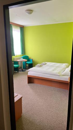 1 double bed