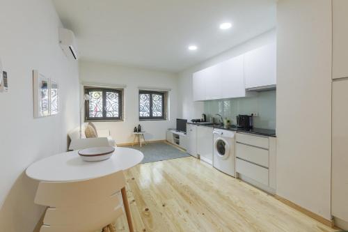 Standard Studio- Ground Floor room in BO - Marquês Apartments
