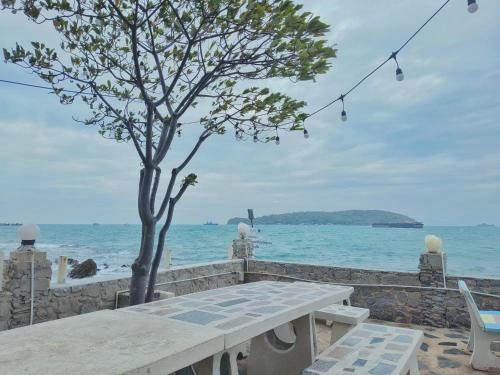 Rubtawan Sichang Resort near Koh Si Chang