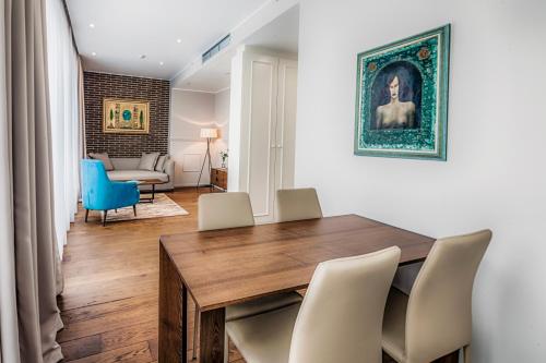 Envoy Hotel - image 9