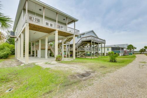 Family-Friendly Waterfront Oasis 7 Miles to Beach in Perkins