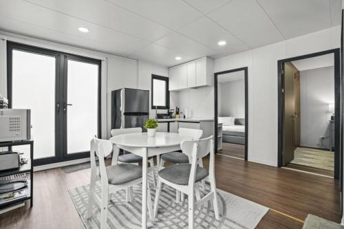 Private 2BR Tiny Farm Homes Next to Shul, near Seminole Hard Rock Hotel & Casino! farmhouse in Fort Lauderdale, USA