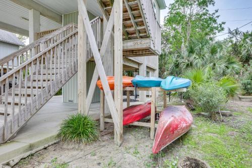 Family-Friendly Waterfront Oasis 7 Miles to Beach in Perkins