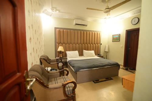1 queen bed