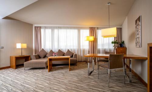 room detail thumbnail 1