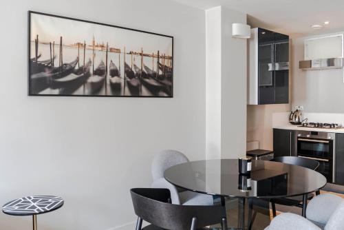 Immaculate 2-Bed Apartment in Prime Central London - main image