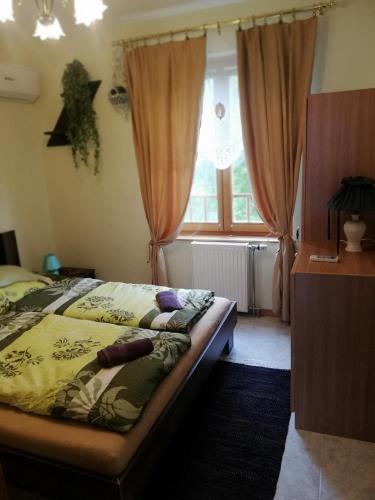 Sárga Önálló Nyaralóház (Sarga Onallo Nyaralohaz) in บาลาตองเฟนเวส