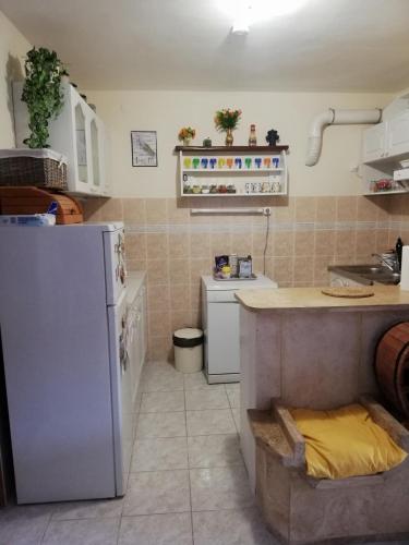 ห้องครัว, Sárga Önálló Nyaralóház (Sarga Onallo Nyaralohaz) in บาลาตองเฟนเวส