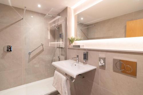 PREMIER SUITES Edinburgh Fountain Court, Edinburgh (photo 11)