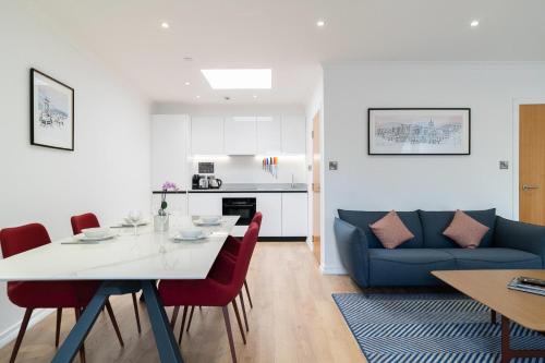 Kitchen, PREMIER SUITES Edinburgh Fountain Court near B&D's Kitchen