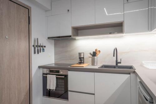Bright & Breezy Glyfada Studio - image 11