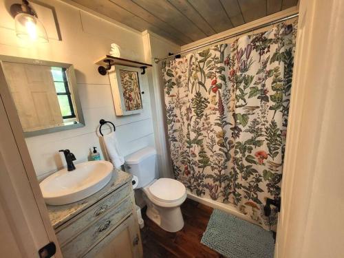Adorable Old Timey Lakeside Log Cabin - Little House on the Big Arb in Woodruff, USA