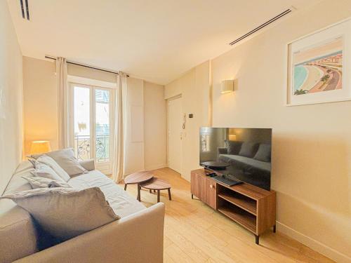 Place Rossetti - Wifi, AC, 2pers - Tap to explore photos