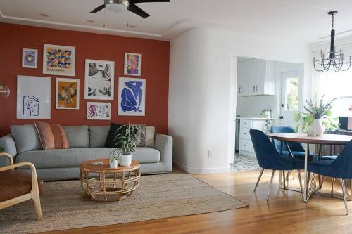 Artsy Mid-century Little Italy, Downtown Home in San Diego, USA