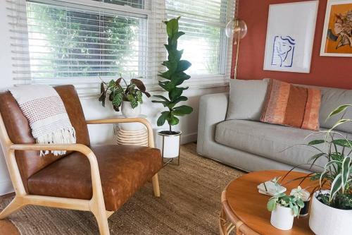 Artsy Mid-century Little Italy, Downtown Home in San Diego, USA