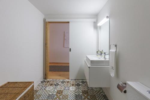 Studio Apartment - Ground Floor image 2
