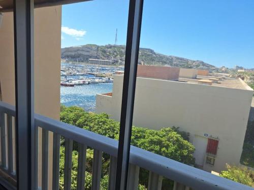 Appartement Marseillais en bord de mer - Ile du Frioul in Les Iles