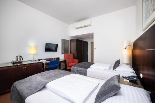 City Hotel Matyas - image 8