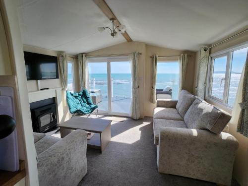 2 bedrooms, 4 beds
