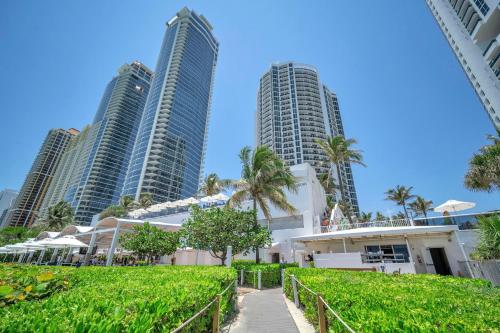 9th Floor Suite at Trump Int Resort Sunny Isles in Sunny Isles Beach, USA