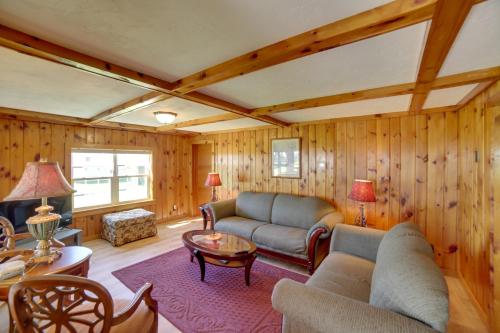 600 of Green Bay Frontage and Dock Cozy Cottage in Oconto, USA