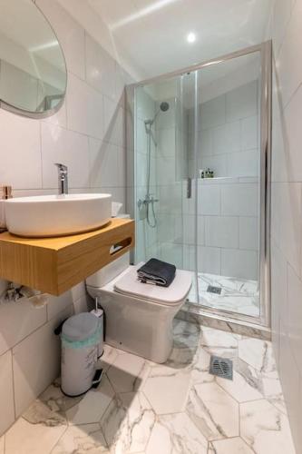 Under Acropolis Hill Studio - image 3