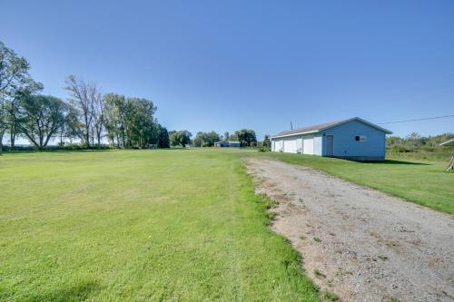 Cozy Cottage with 600 of Green Bay Frontage and Dock!