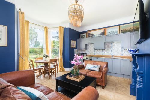 2 Spa Villas Nr Docks inc parking - Highnam