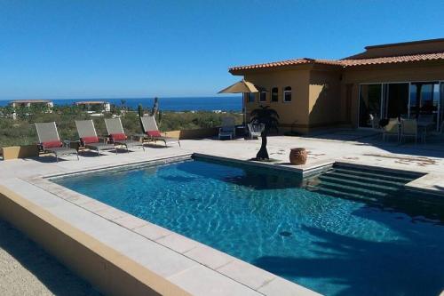 Cabo Done Right 4 BDR and 3 BTH, Private Pool, Ocean, Whales in El Pueblito, Mexiko