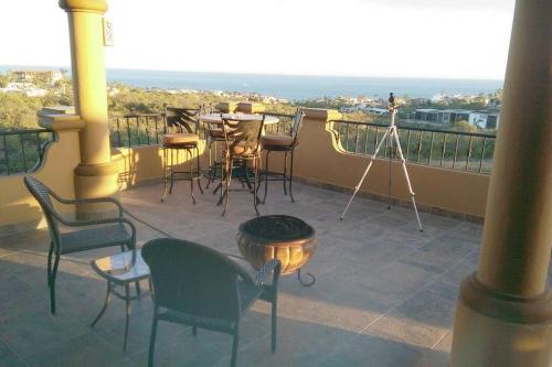 Cabo Done Right 4 BDR and 3 BTH, Private Pool, Ocean, Whales in El Pueblito, Mexico
