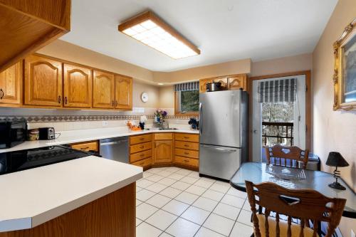 Cascade Park Townhome - image 8