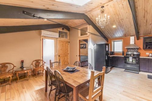 Lotus Mountain Suites - The Gallery - image 14