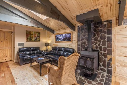 Lotus Mountain Suites - The Gallery - image 12