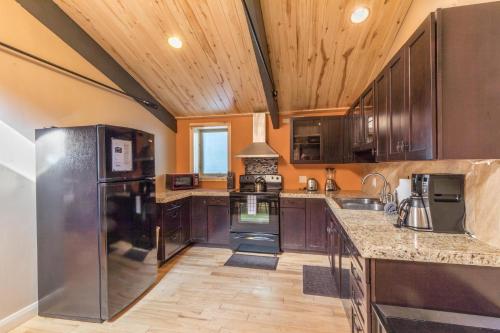 Lotus Mountain Suites - The Gallery - image 9